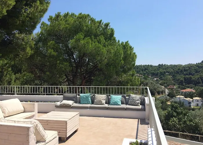 Spacious Overlooking With Private Pool Vila