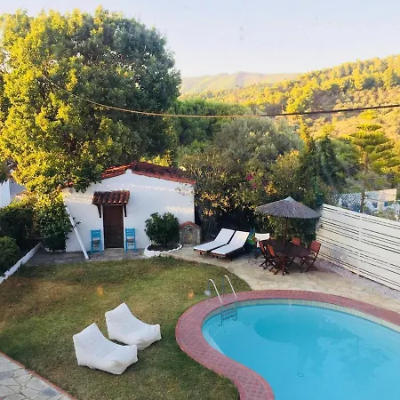 Vilă Spacious Overlooking With Private Pool *