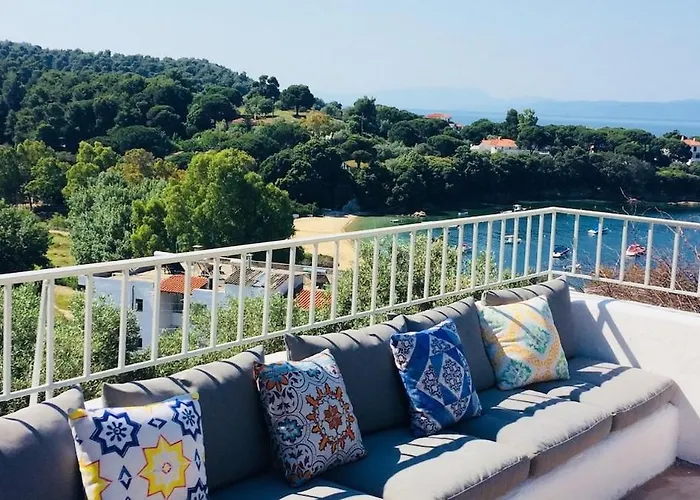 Spacious Overlooking With Private Pool *