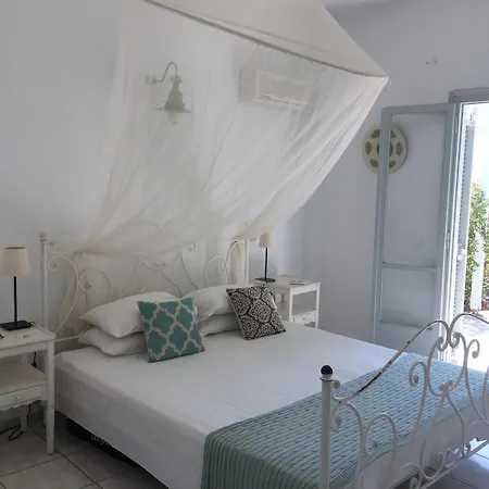 Spacious Overlooking With Private Pool Kolios