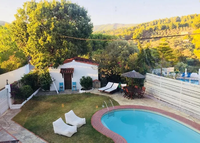 Villa Spacious Overlooking With Private Pool *